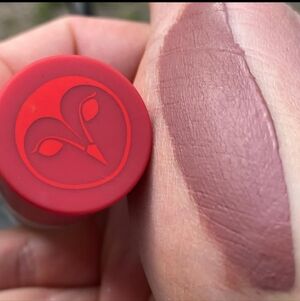 Hank & Henry Cherry Mattes Liquid Mousse Matte Lipstick in the shade Cha Cha. 